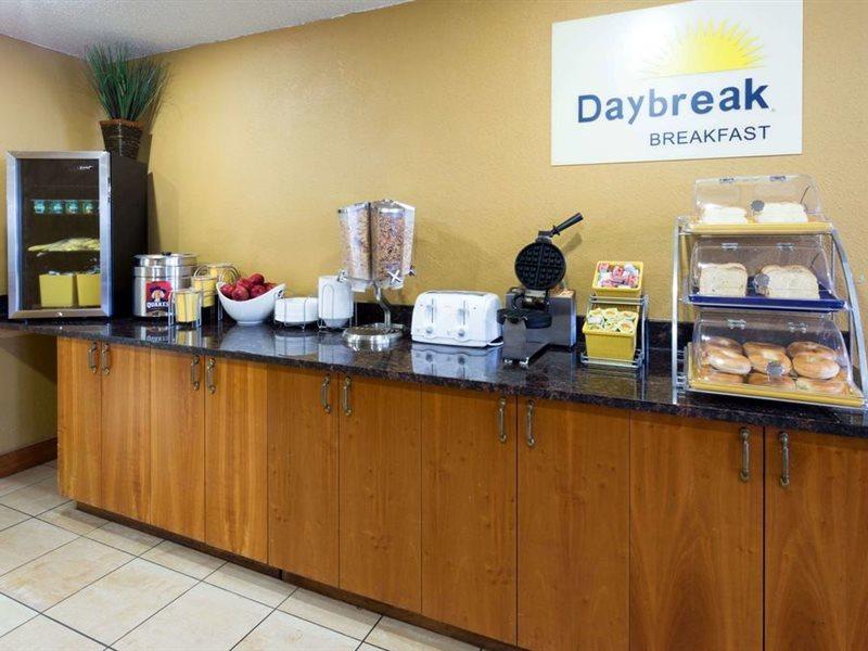 印第安纳波利斯西北戴斯酒店 印第安納波利斯 外观 照片